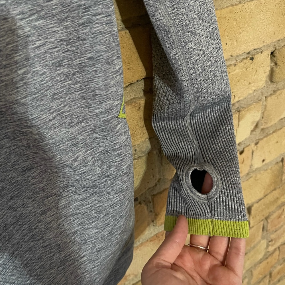 NikePro Running Top - Picture 4 of 5